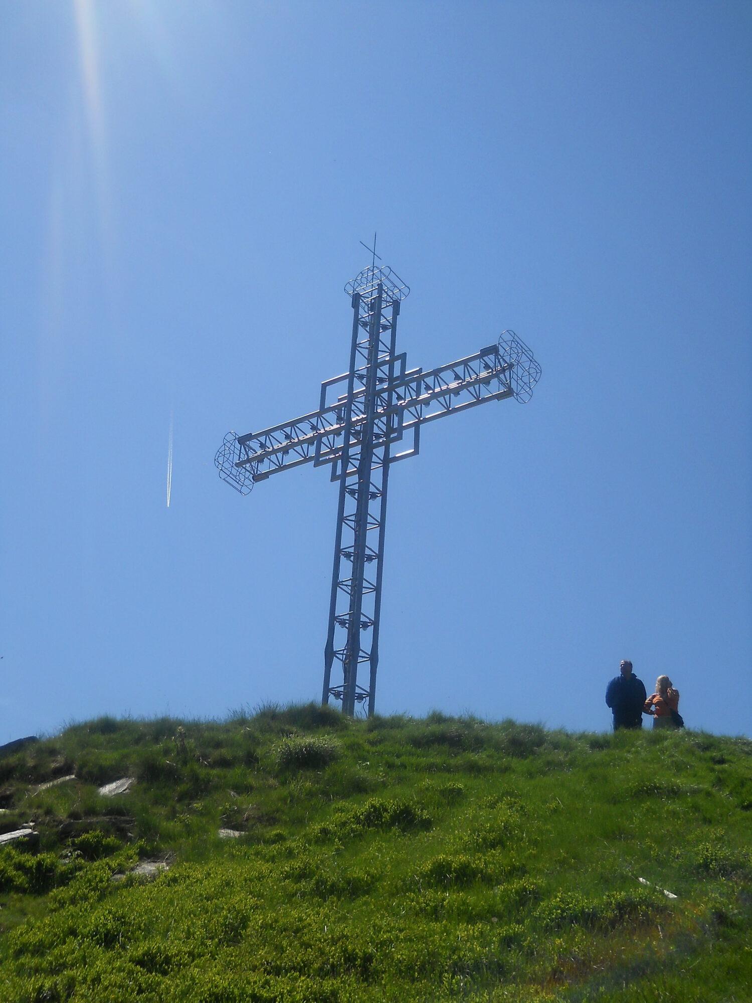 Crucea Eroilor de la Straja, ridicată în 1996